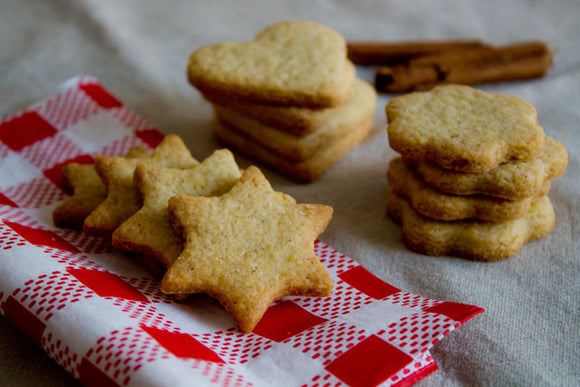 Kerstkoekjes bakken met kinderen