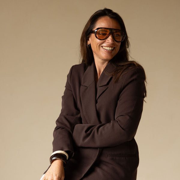 Hanneke Peeters met Bril